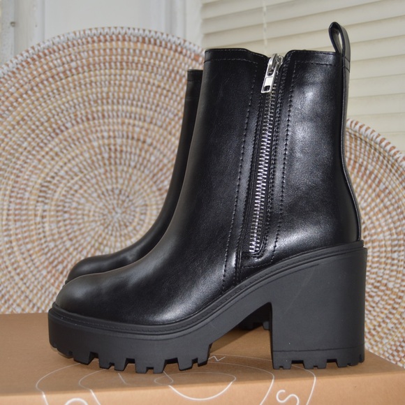 Urban Outfitters Black Zip-Up Boot Size 9 - Picture 3 of 12